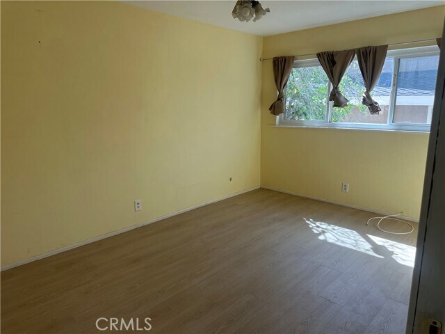 Building Photo - 3025 E Hillcrest Ave