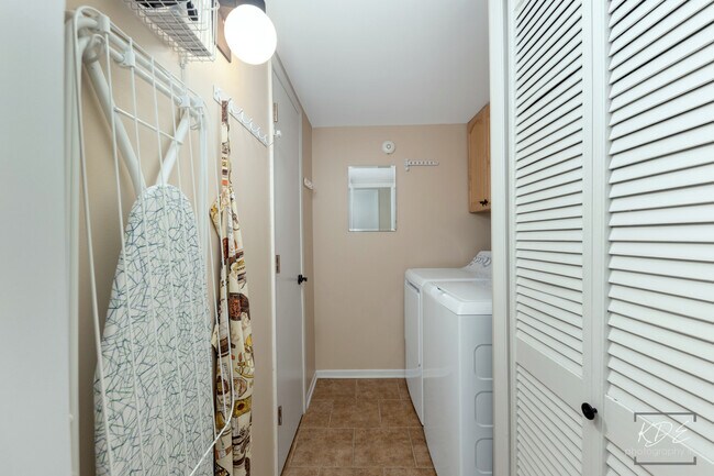 Building Photo - 511 Aurora Ave