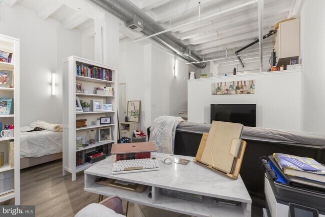 Building Photo - 109 W Wildey St