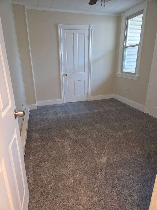 Building Photo - "Charming 3-Bed Sanctuary in Lebanon – Your Cozy Haven Awaits!"