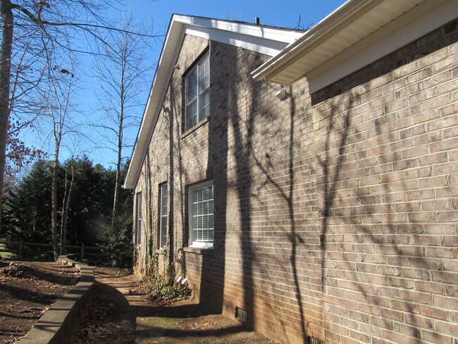 Building Photo - Custom Built Home in one of Charlotte's mo...