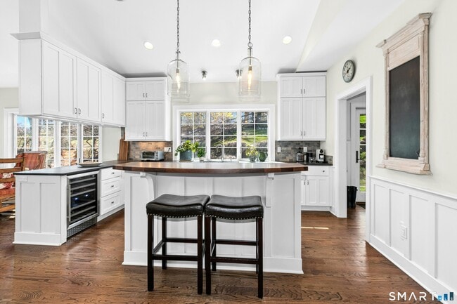 Building Photo - 9 Dancing Bear Rd