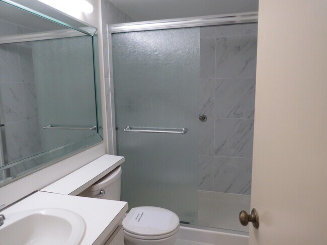 Building Photo - 118 Lake Pine Cir