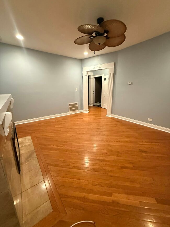 Building Photo - 7942 S Harvard Ave