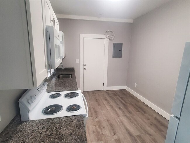 Building Photo - 738 Washington St