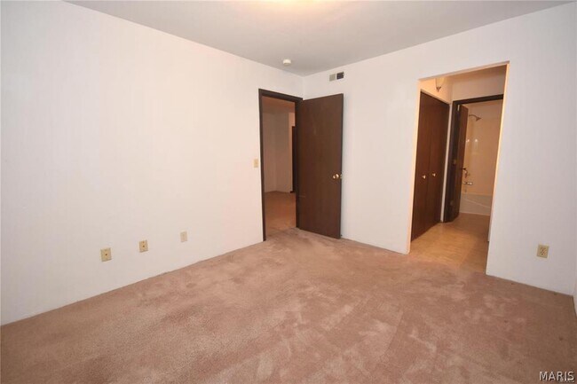 Building Photo - 94 Peachtree Ln