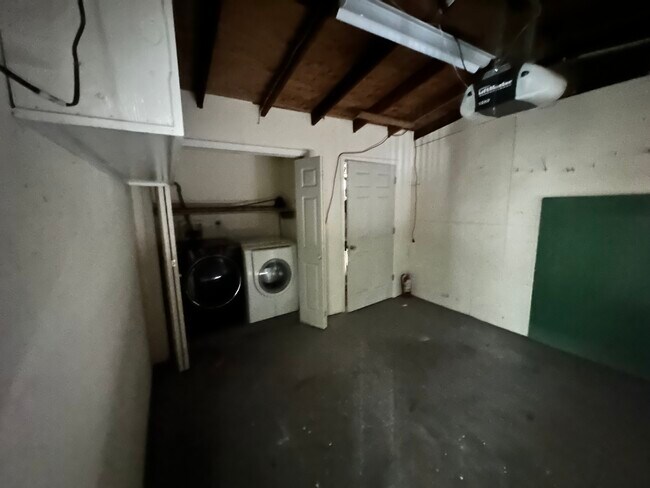 Building Photo - 125 Holbrook Rd