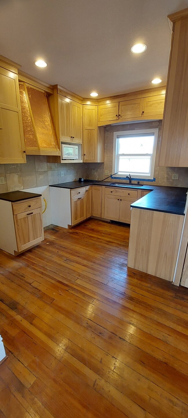 kitchen - 520 S 9th St