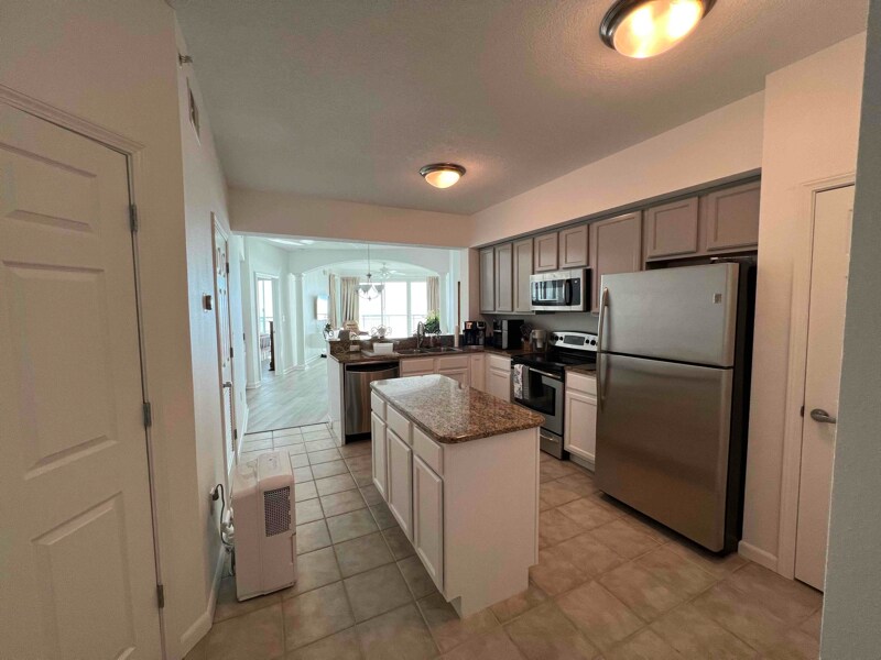 Building Photo - 2228 Beach Dr