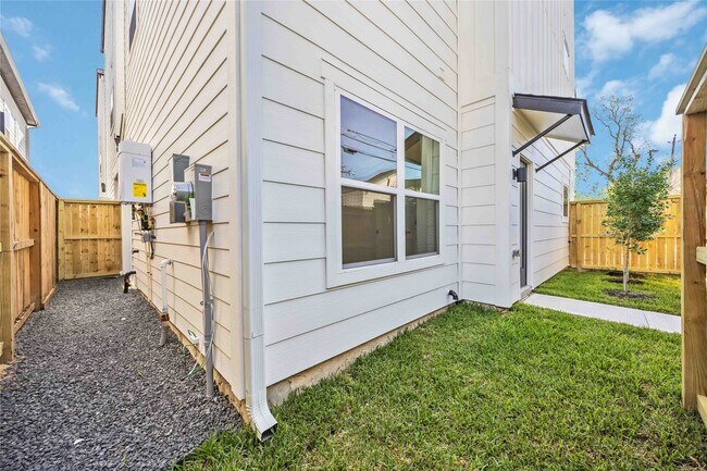 Building Photo - 6735 Peerless St