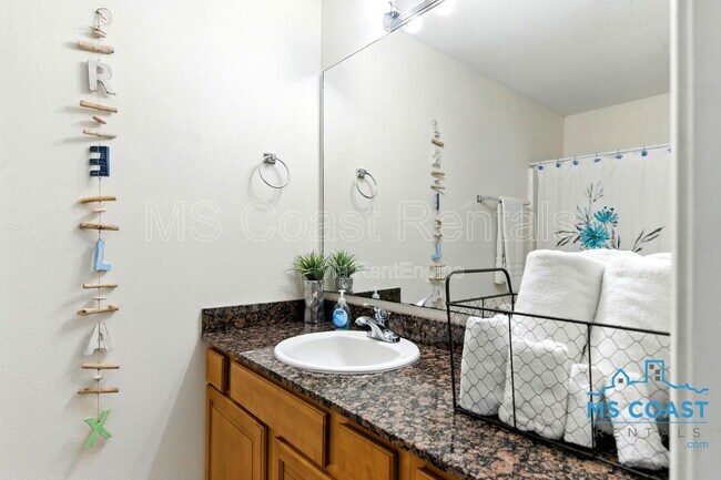Building Photo - 1131 Century Oaks Dr