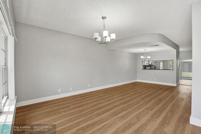 Building Photo - 4903 SW 31st Terrace