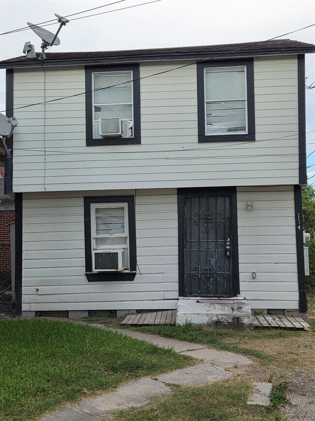 Building Photo - 114 Canton St