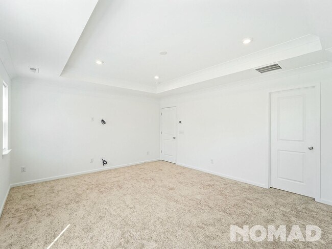 Building Photo - Spring deal : 500$ rewards for a 15 month rental lease - Elegant  3br/2.5 bath Townhome available...