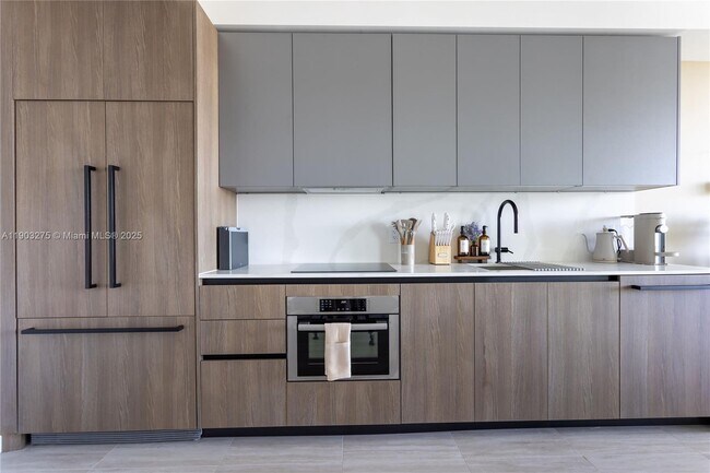 Building Photo - 580 72nd St