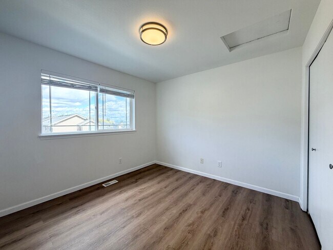 Building Photo - Fully renovated 4 bedroom Auburn Home