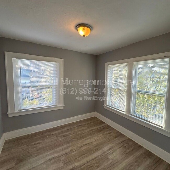 Building Photo - 4216 N Bryant Ave