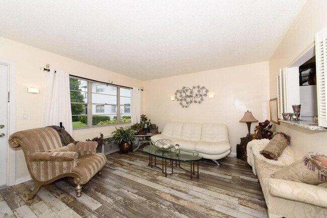 Building Photo - 59 Bedford E