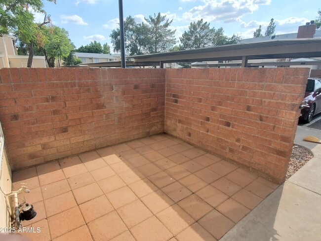 Building Photo - 625 S Westwood