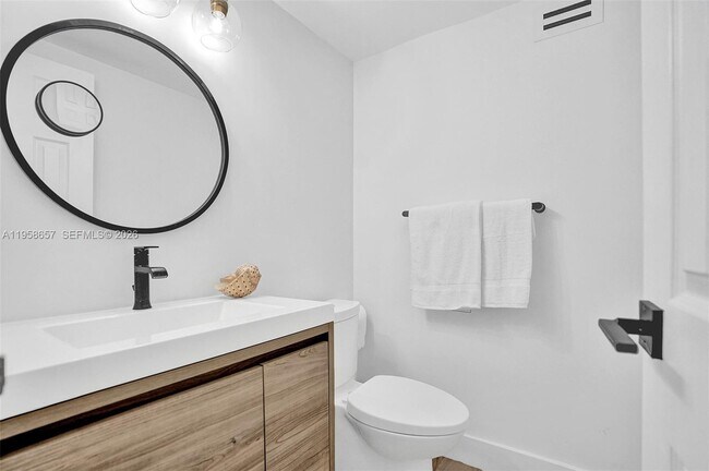 Building Photo - 2501 S Ocean Dr