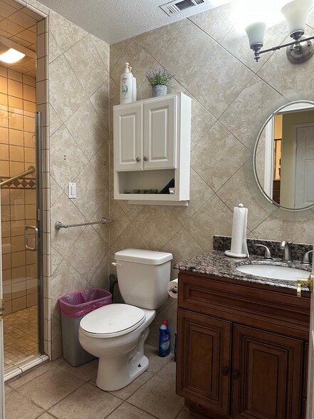Building Photo - 15576 Caravelle Ave