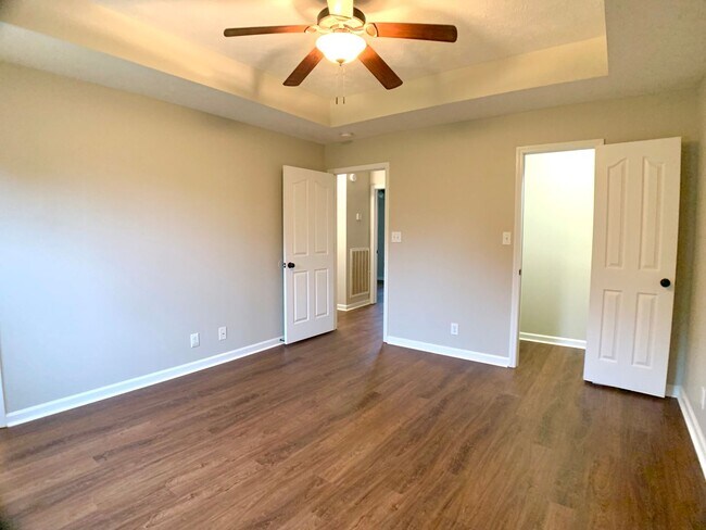 Building Photo - 685 Foxfield Dr