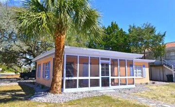 Building Photo - 524 Hillside Dr S
