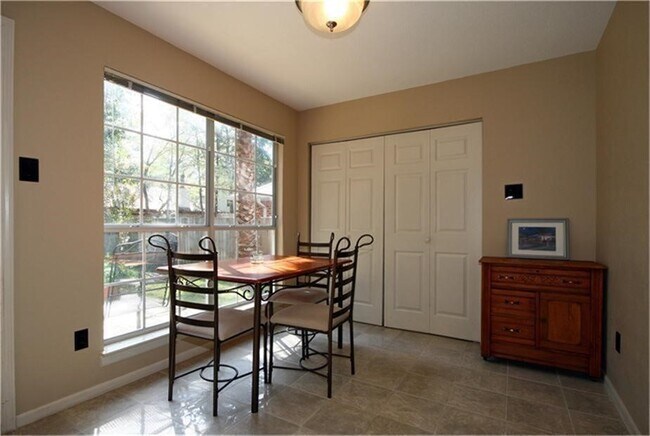 Building Photo - 7 Thrush Grove Pl