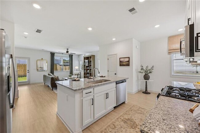 Building Photo - 180 Hensley Pk Ln