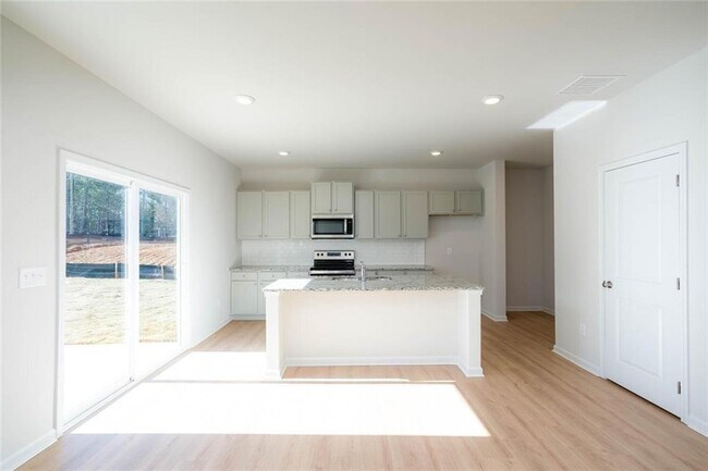 Building Photo - 242 Lookout Dr