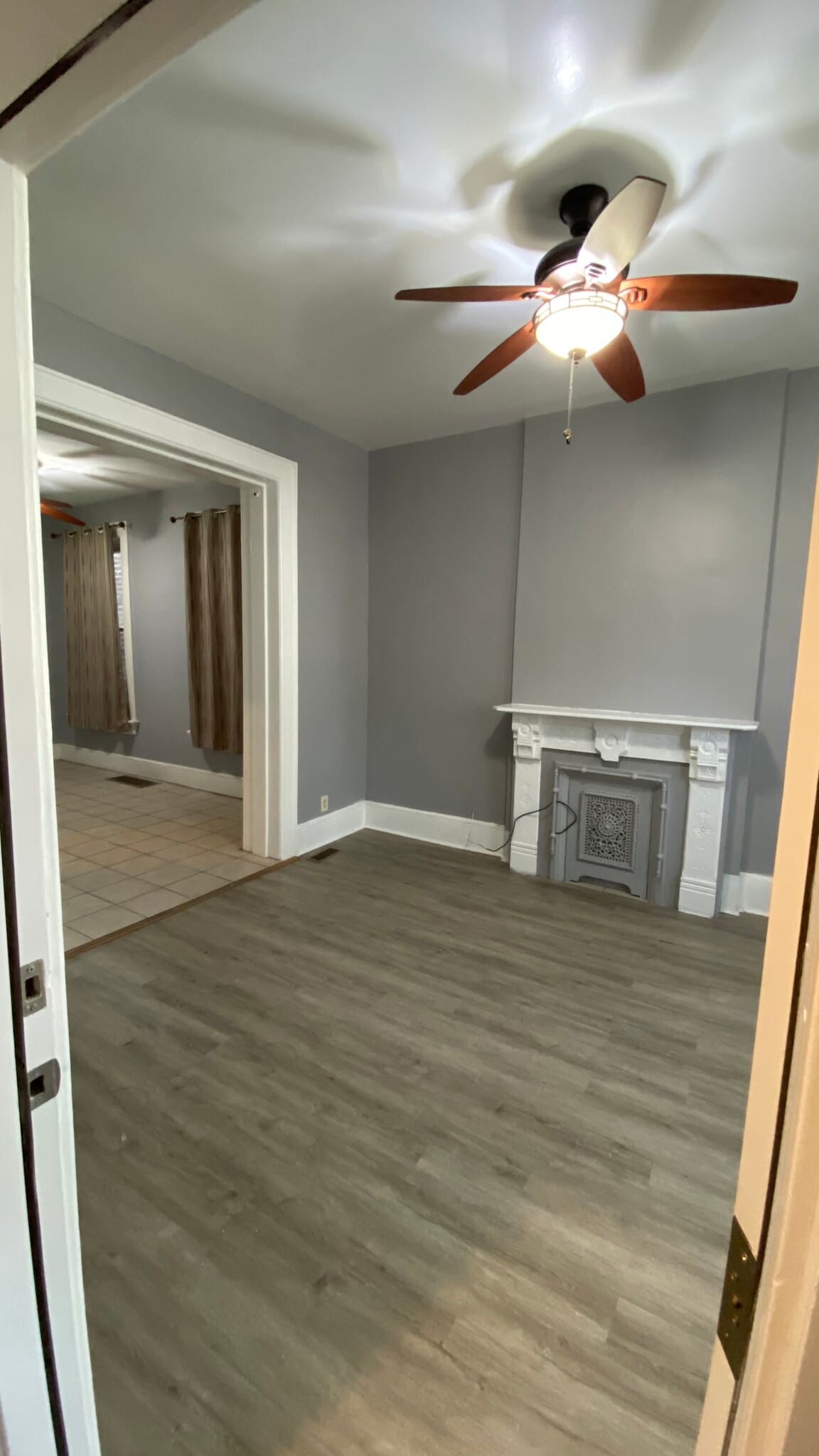 living room - 1621 W Cullerton St