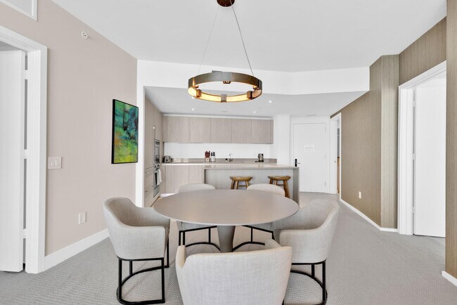 Building Photo - 4011 S Ocean Dr