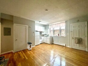 Building Photo - No Brokers Fee, Heat, Hot Water Included, Laundry on a Site, Eat-in Kitchen