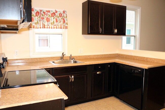 Building Photo - 934 Capouse Ave