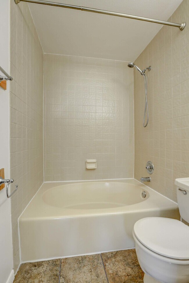 Building Photo - $1,825 - 2 Bed, 2 Bath Condo in Denver wit...