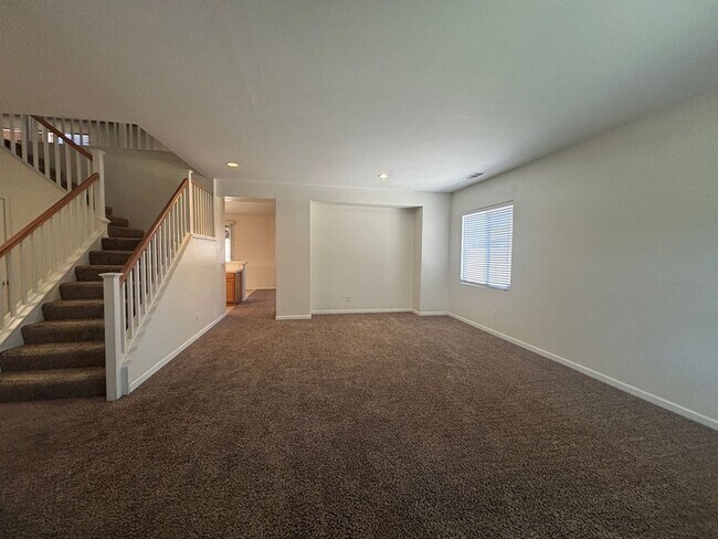 Building Photo - Grand East Lancaster Home