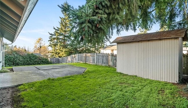 Building Photo - 4 Bedroom 2 Bath House For Rent Federal Way