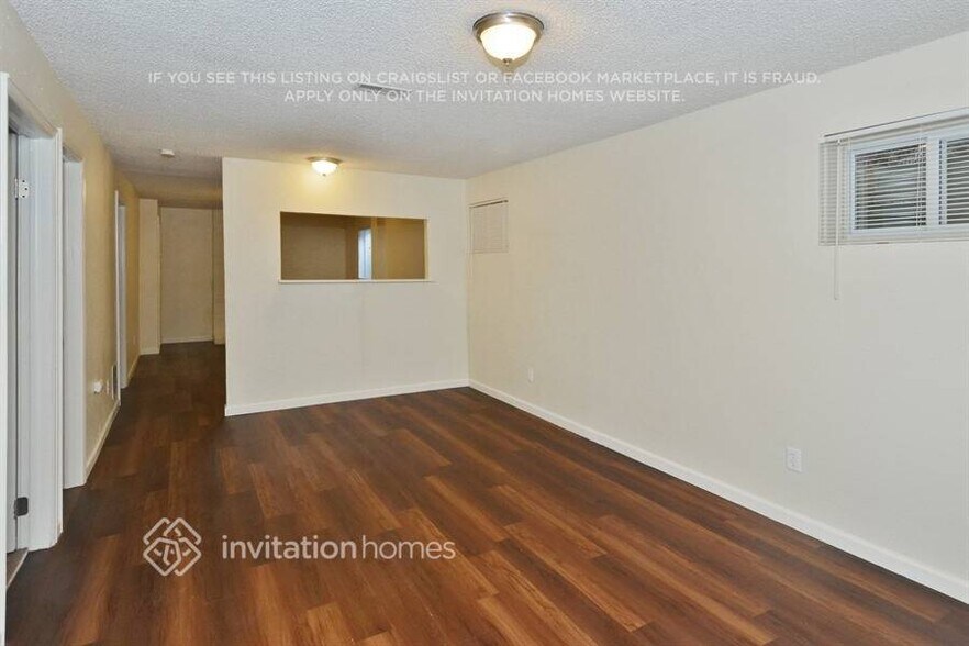 Building Photo - 1530 S Salida Way