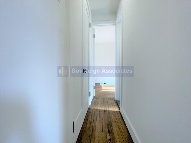 Building Photo - 45 Tiemann Pl