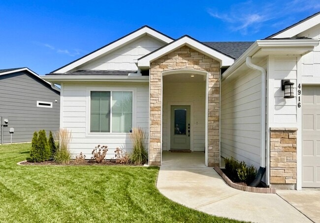 Building Photo - Modern Ranch Style Home in Quiet Neighborhood