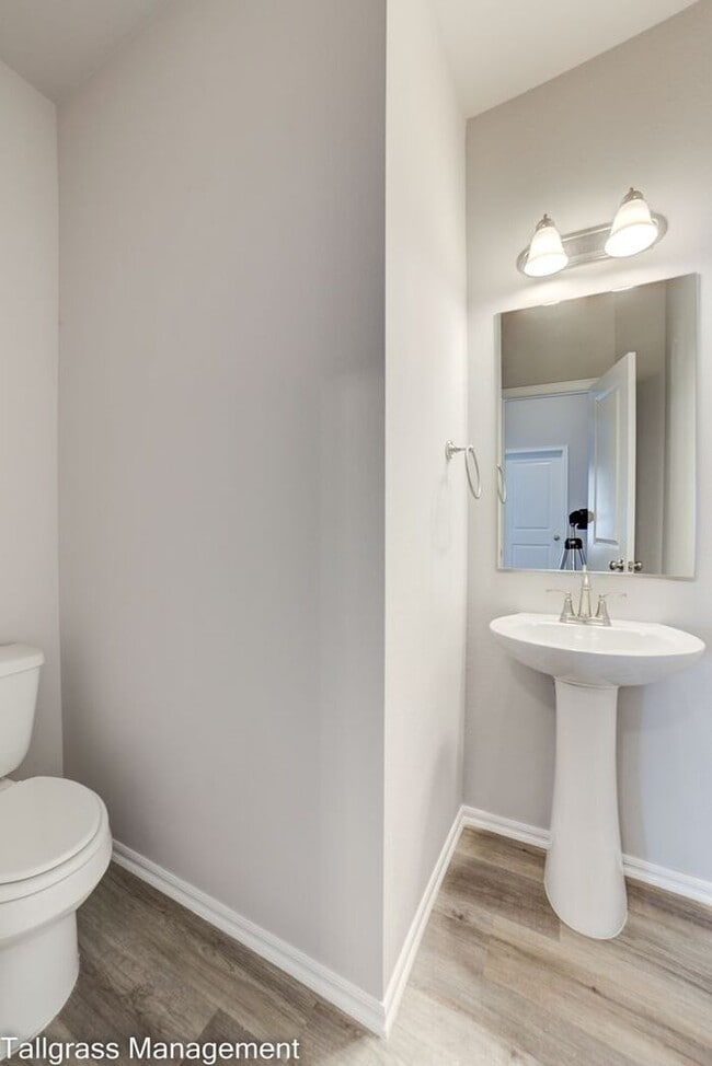 Building Photo - 4/2.5/2 Small New Neighborhood in Broken A...