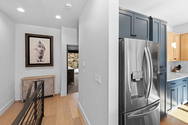 Building Photo - 85 Haverly St