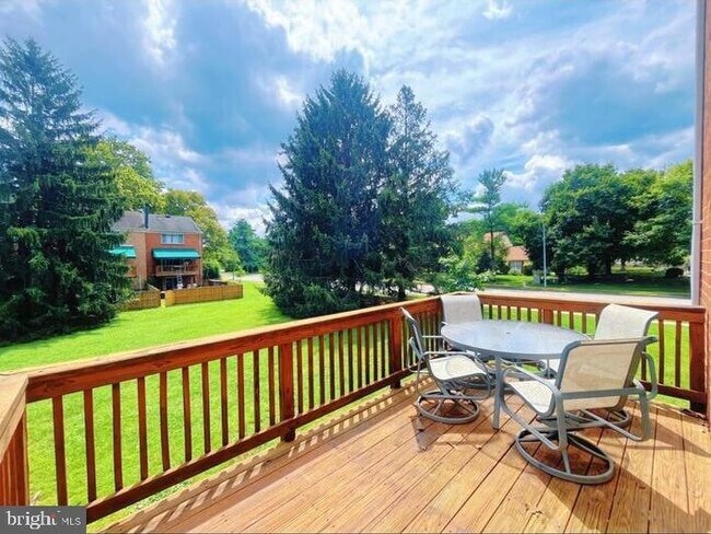 Building Photo - 1 Crotona Ct