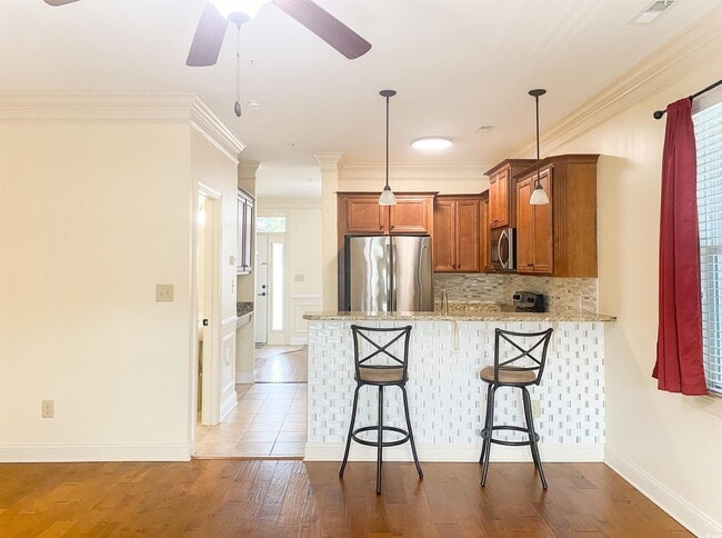 Building Photo - 780 Gabreski Ln