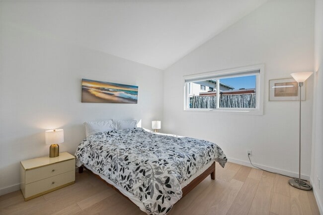 Building Photo - 208 Marine Ave