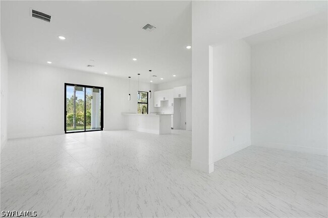 Building Photo - 3175 Sunshine Blvd N