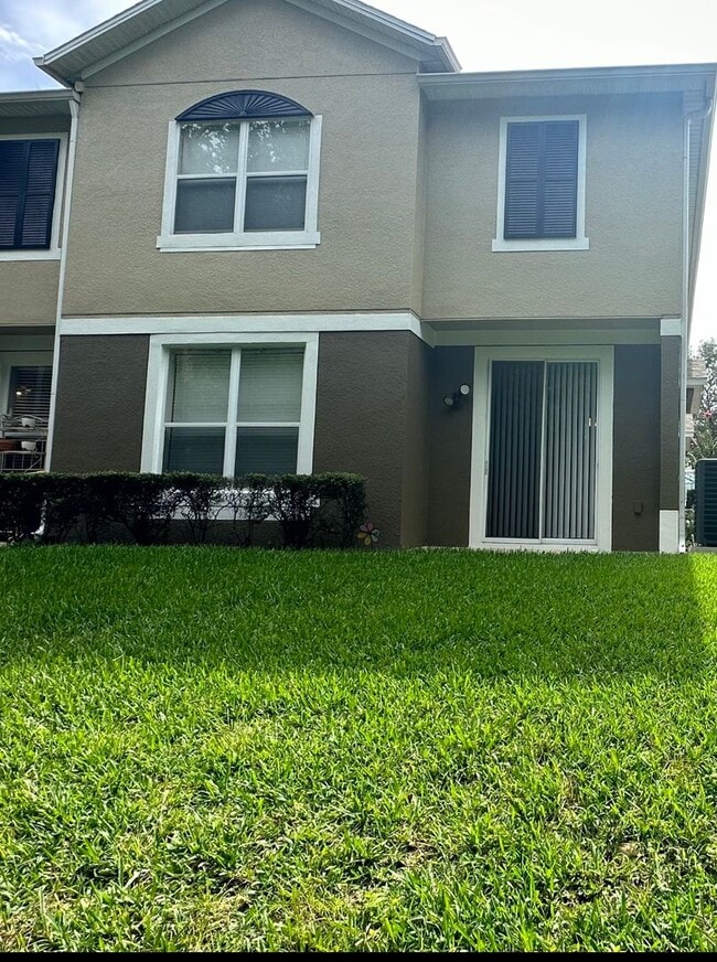 Building Photo - Spacious 3 Bed, 2.5 Bath Townhome with 2-C...