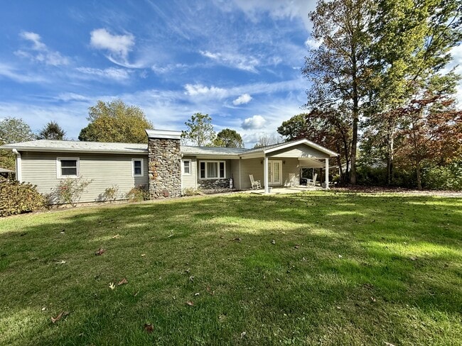 Building Photo - 110 Holly Ave