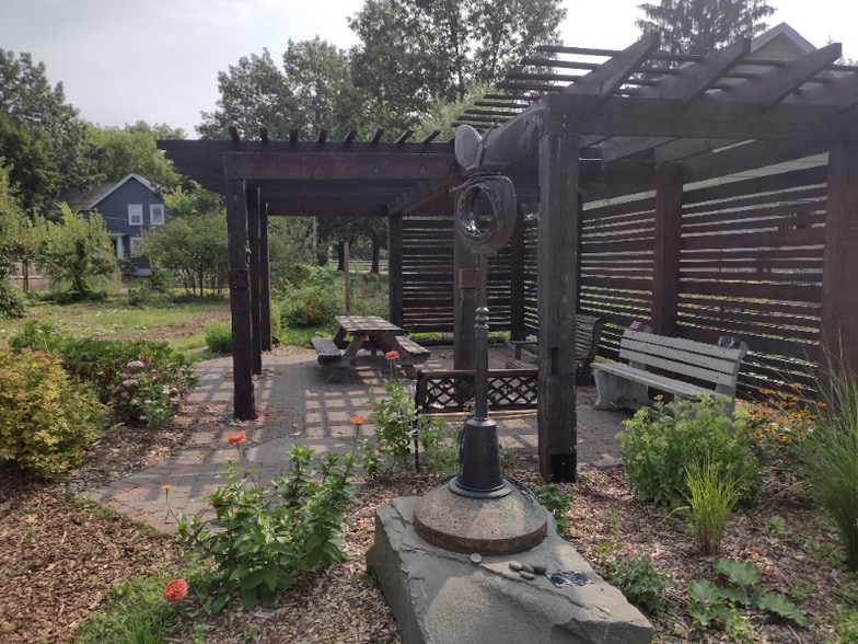 Building Photo - 5 Varick St