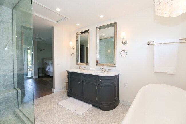 Building Photo - Furnished Oceanview Property